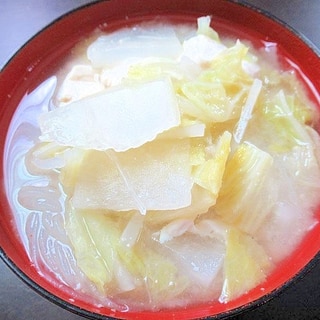 白菜と大根の春雨味噌スープ